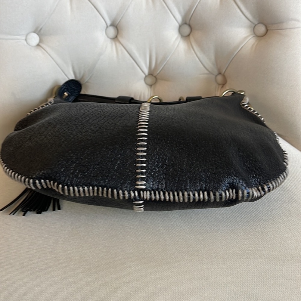 Chic Black Hobo Bag with Sleek Design - Picture 7 of 12